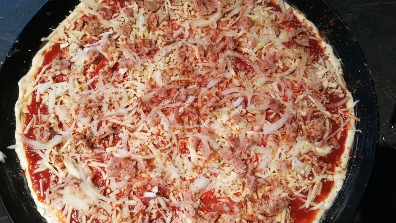 Thunfischpizza Rezept hausgemacht